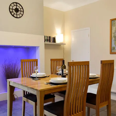 Holiday home Poets Retreat
