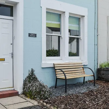 Holiday home Poets Retreat